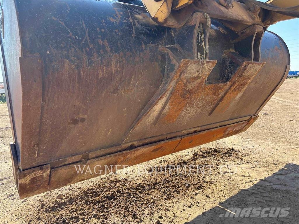 CAT 926M Pale gommate