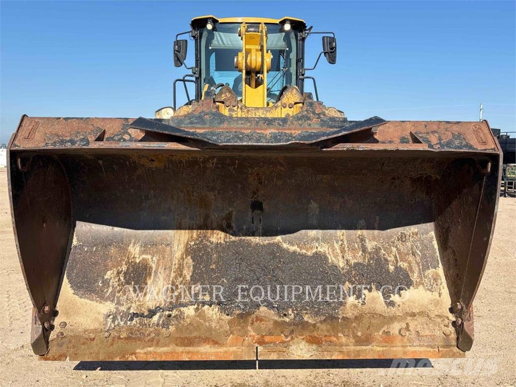 CAT 926M Pale gommate