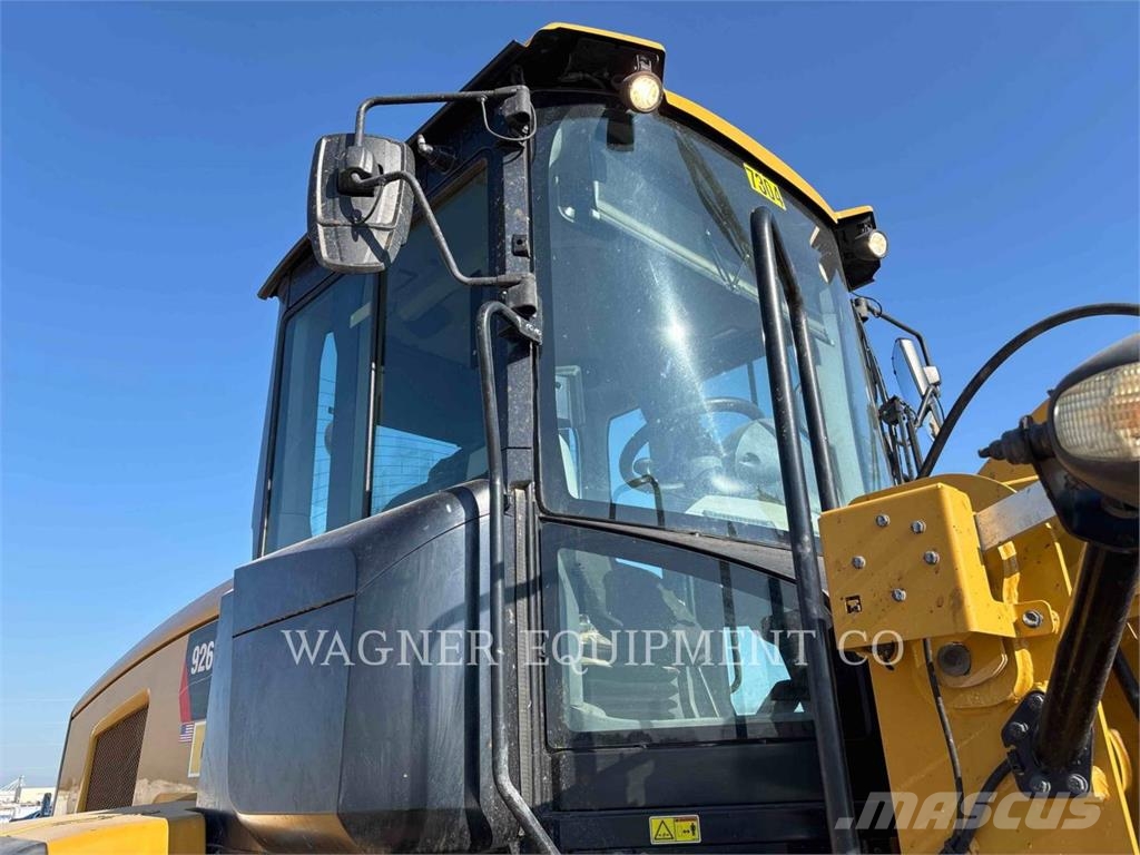 CAT 926M Pale gommate