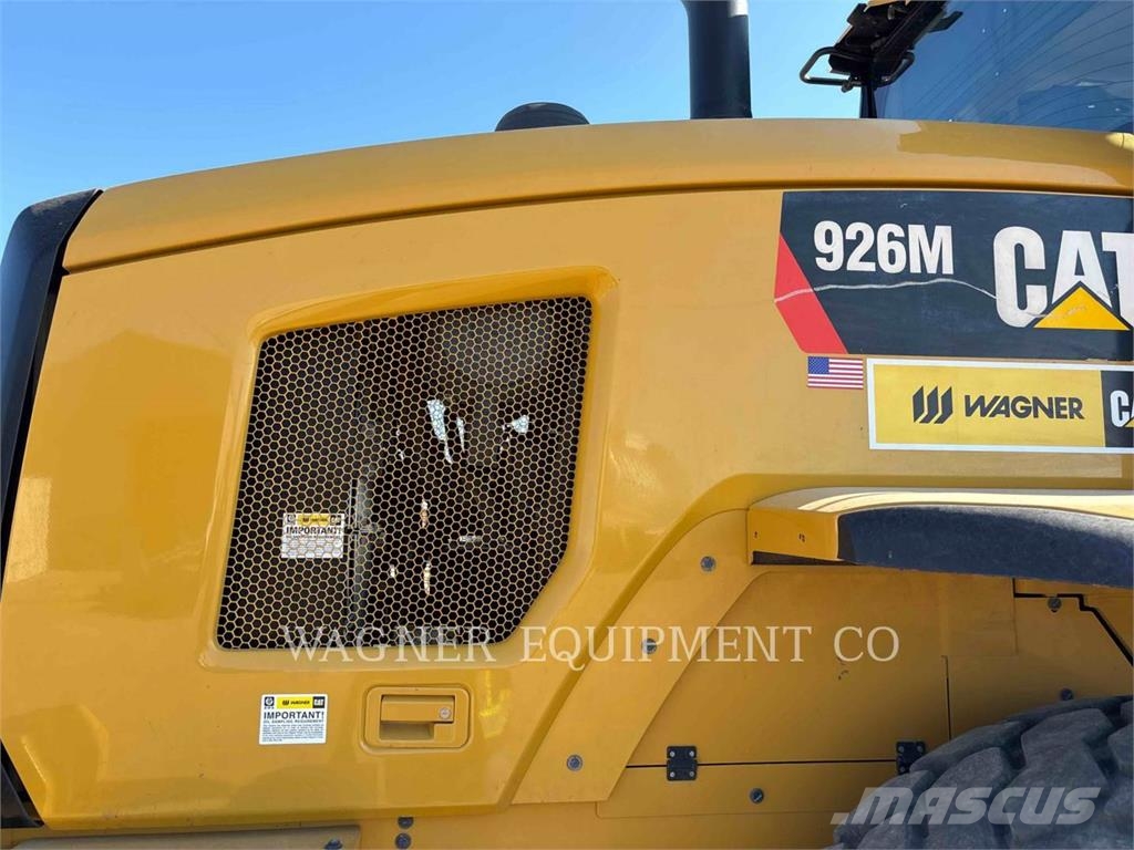 CAT 926M Pale gommate