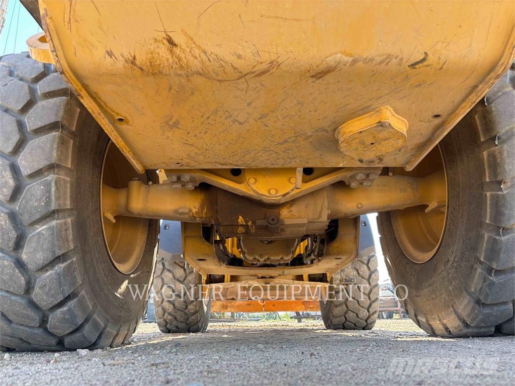 CAT 926M Pale gommate