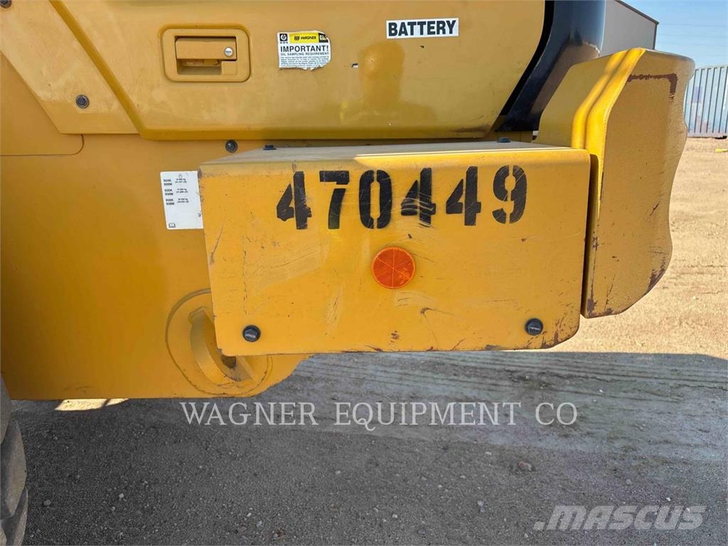 CAT 926M Pale gommate