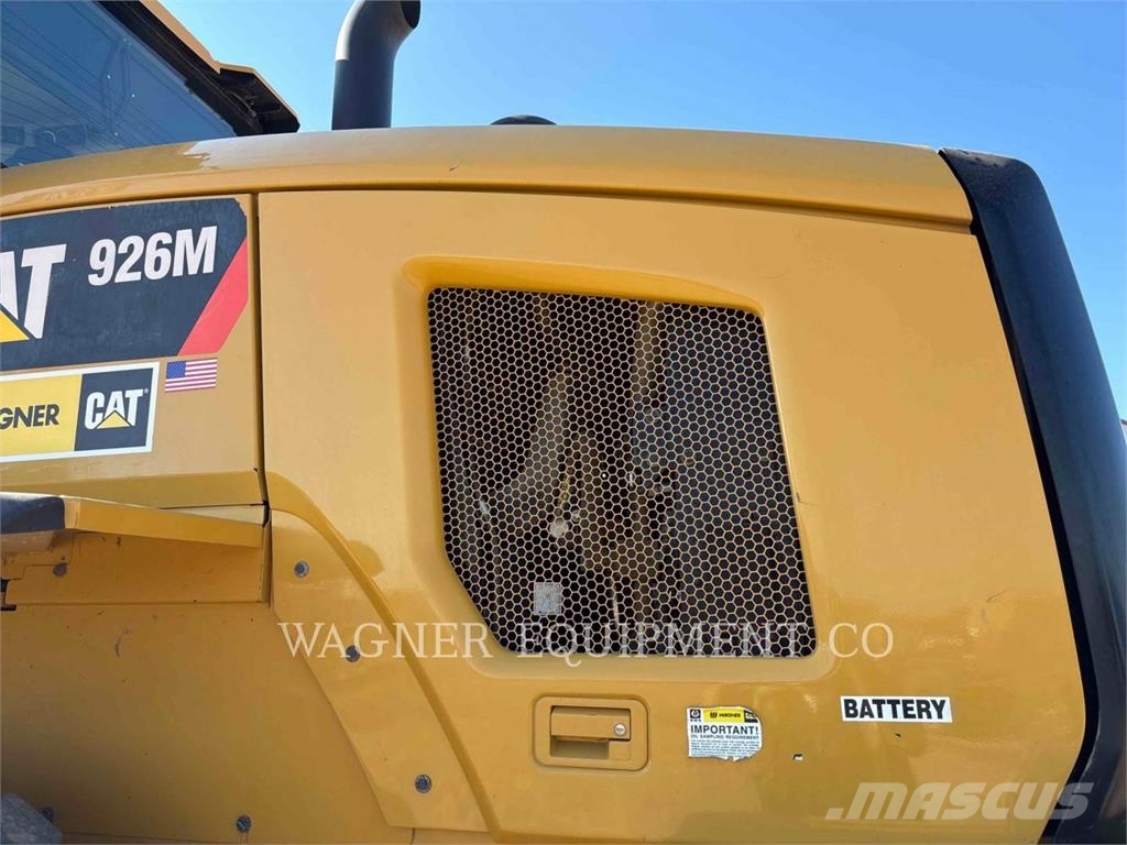 CAT 926M Pale gommate