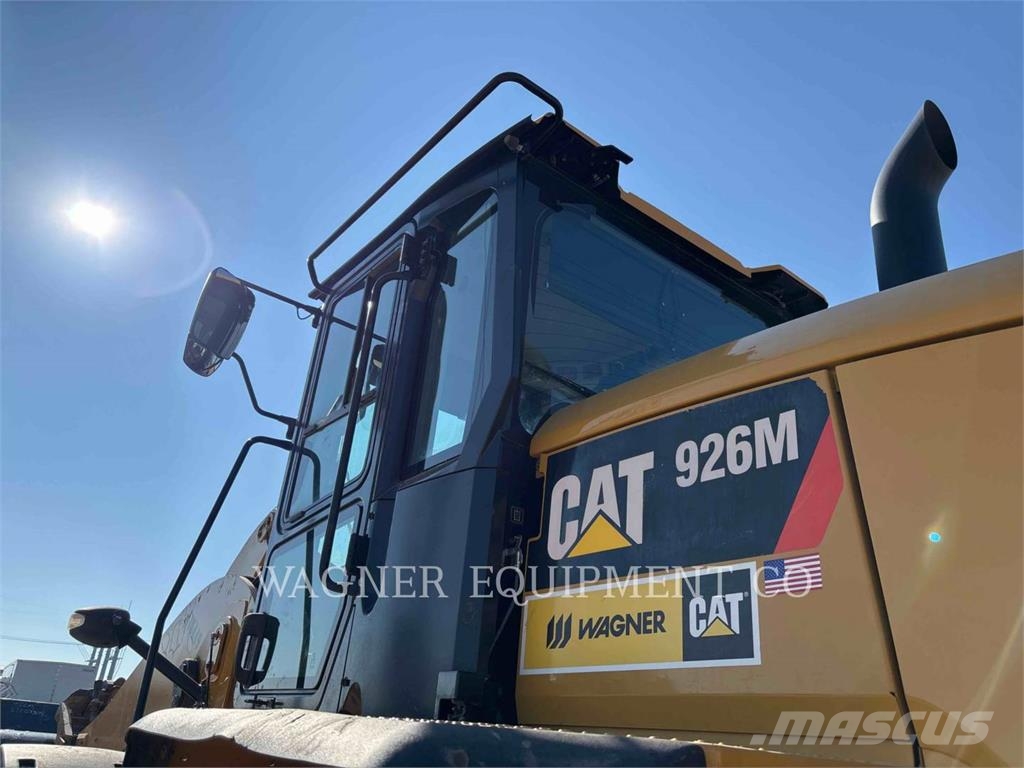CAT 926M Pale gommate