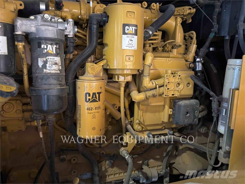 CAT 926M Pale gommate