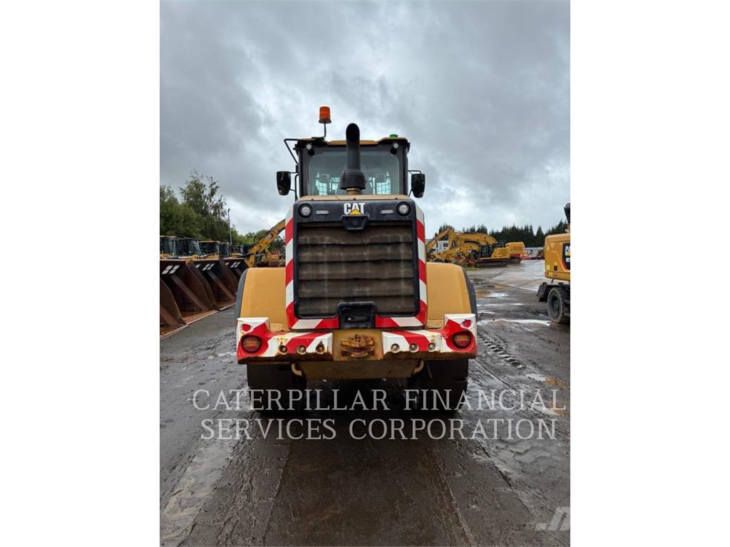 CAT 926M لوادر بعجل