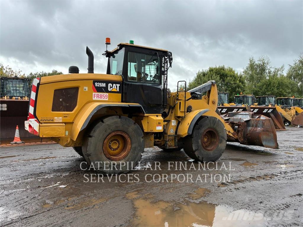 CAT 926M لوادر بعجل