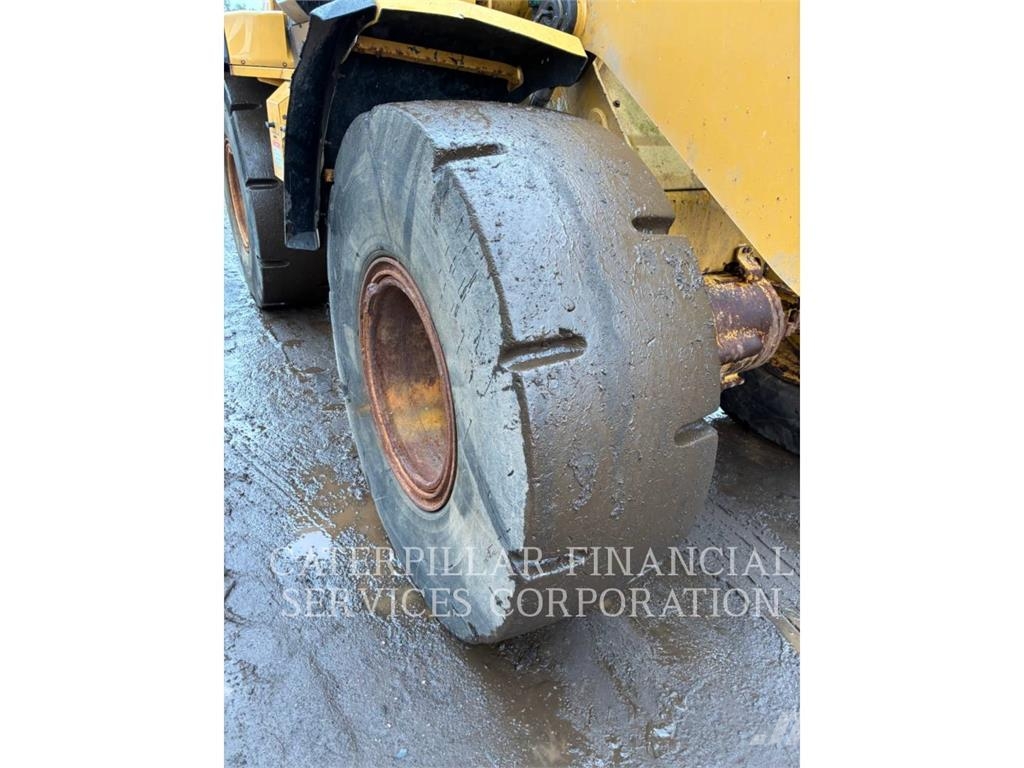 CAT 926M لوادر بعجل