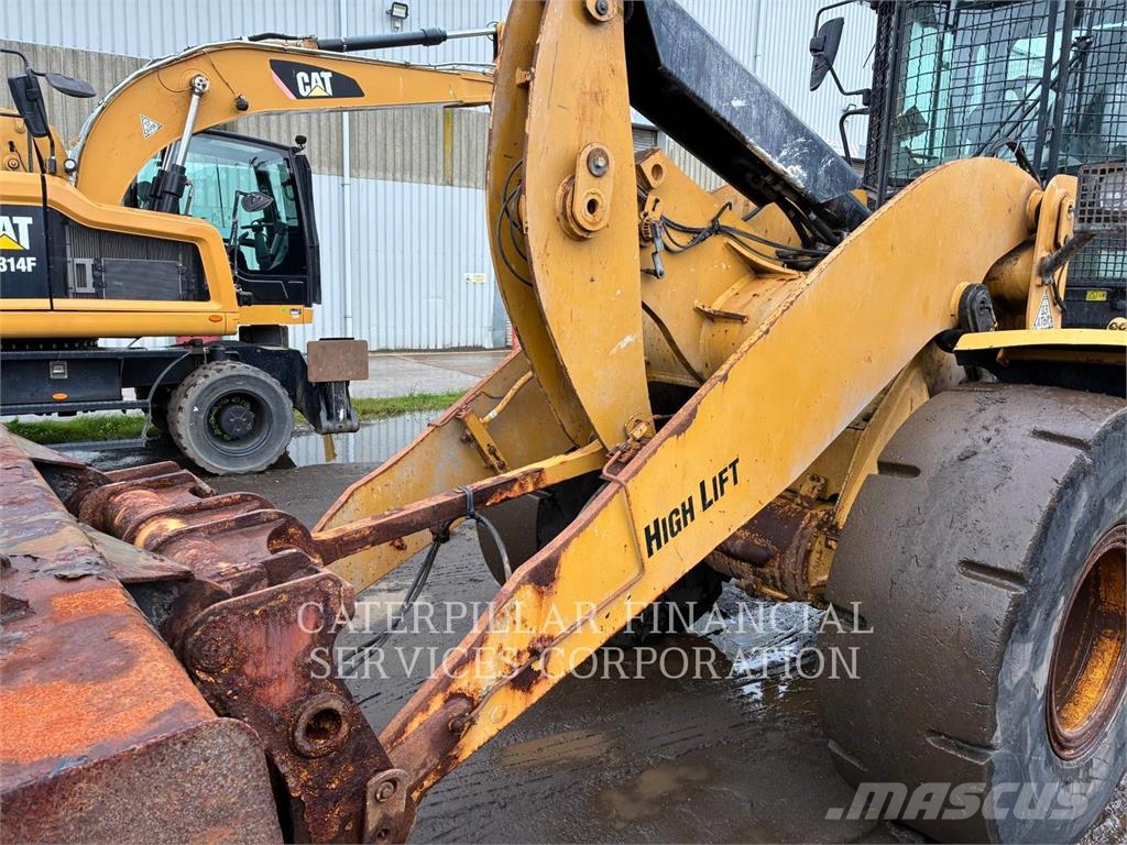 CAT 926M لوادر بعجل