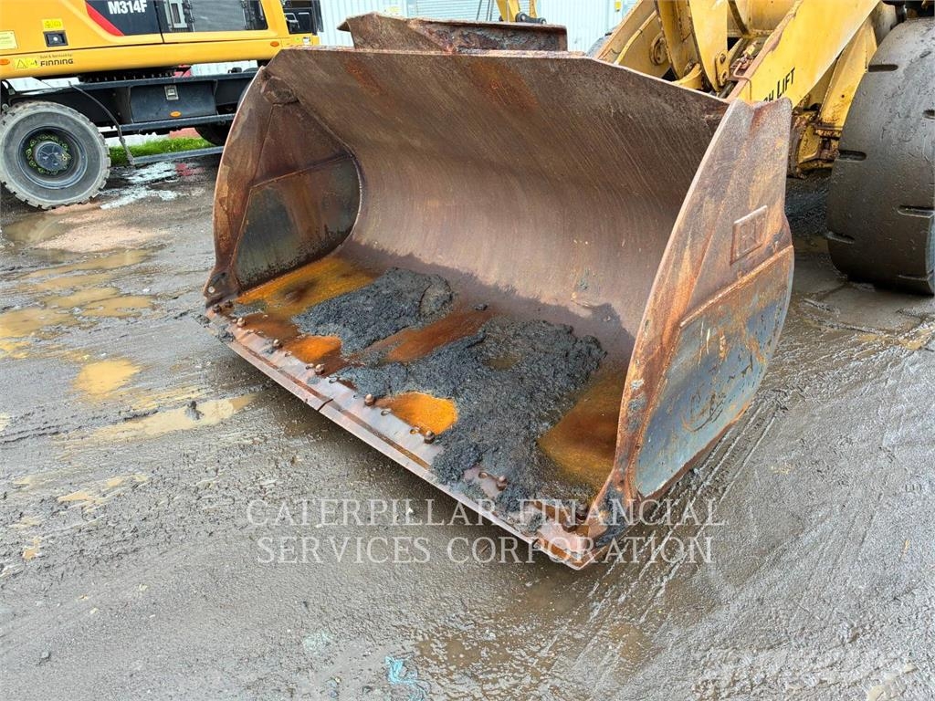 CAT 926M لوادر بعجل