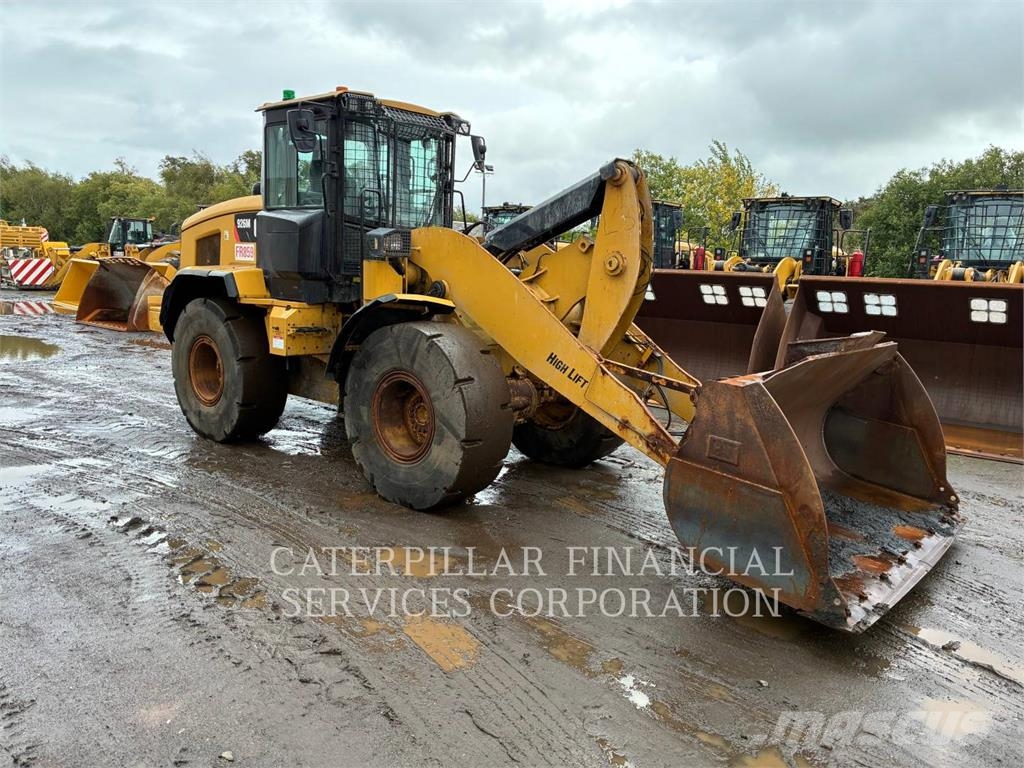 CAT 926M لوادر بعجل