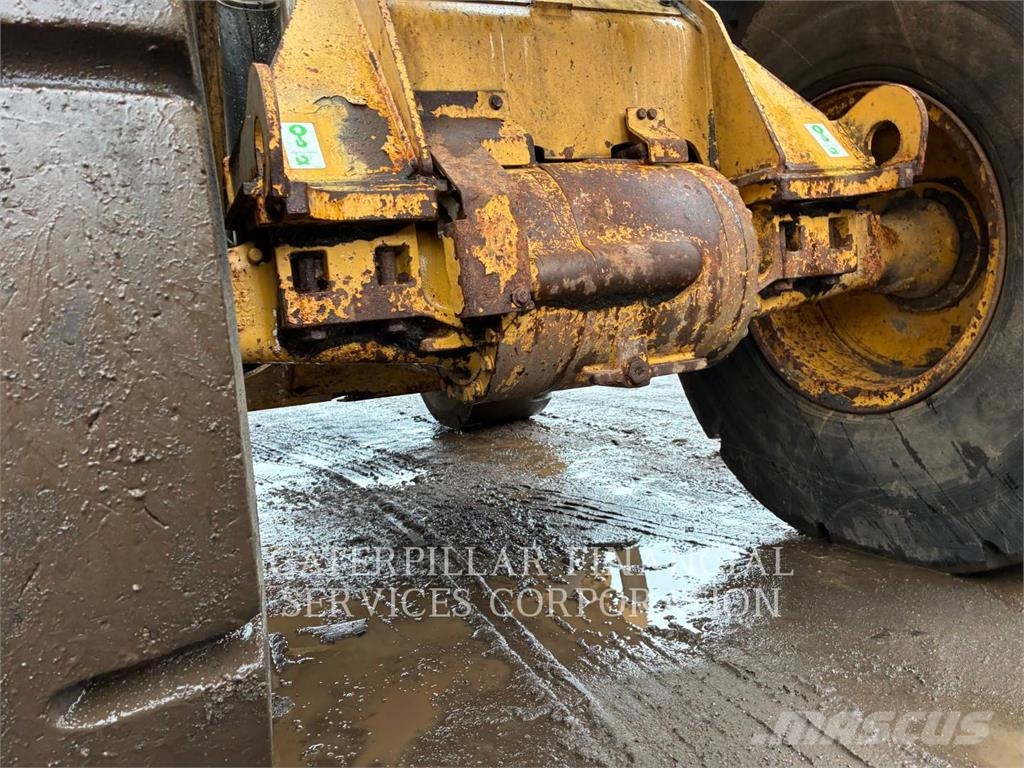 CAT 926M لوادر بعجل