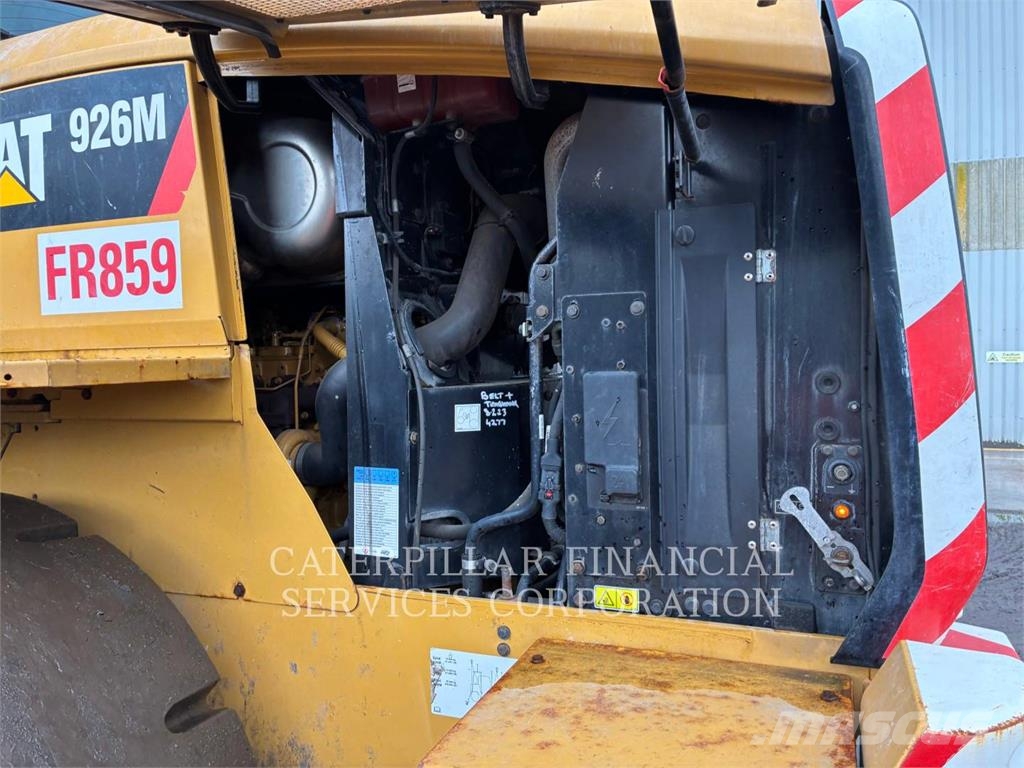 CAT 926M لوادر بعجل