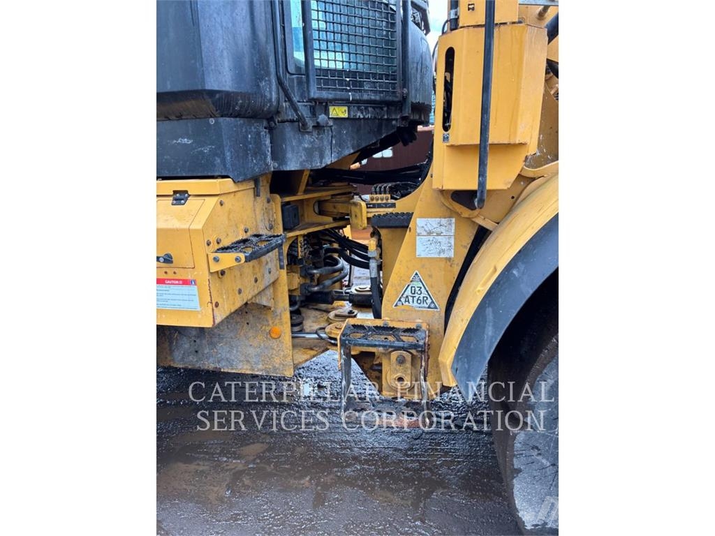CAT 926M لوادر بعجل