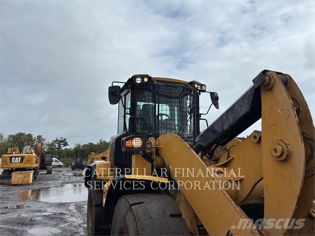 CAT 926M لوادر بعجل