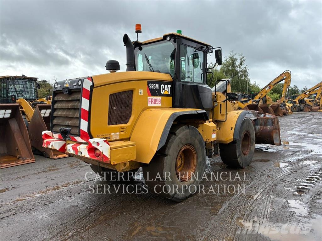 CAT 926M لوادر بعجل