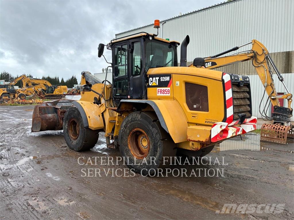CAT 926M لوادر بعجل