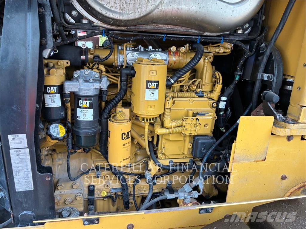 CAT 926M لوادر بعجل