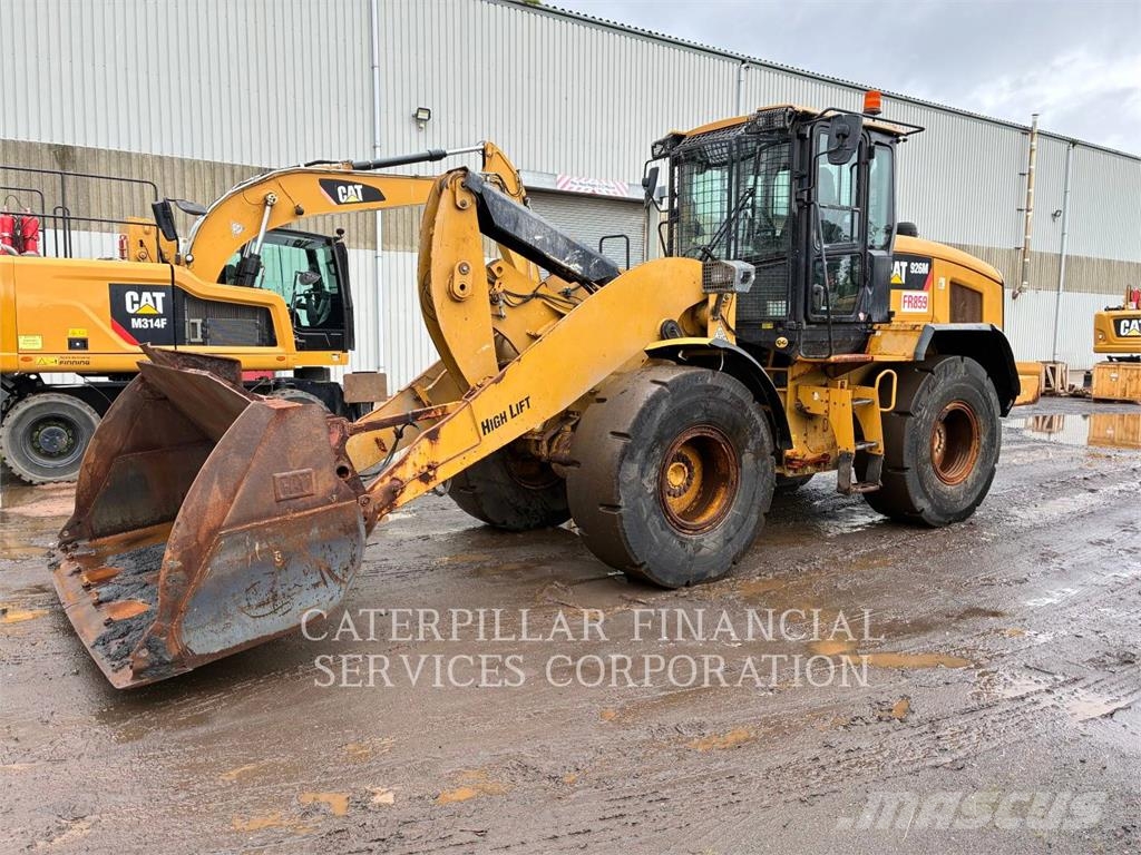 CAT 926M لوادر بعجل