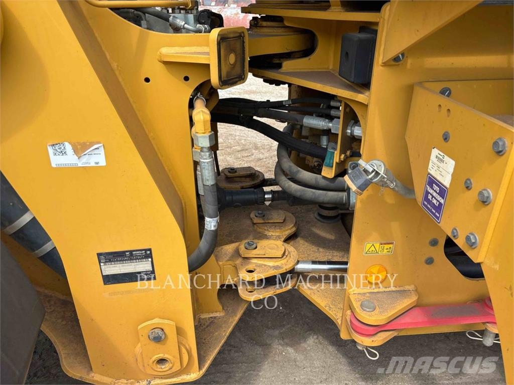 CAT 926M Iekrāvēji uz riteņiem