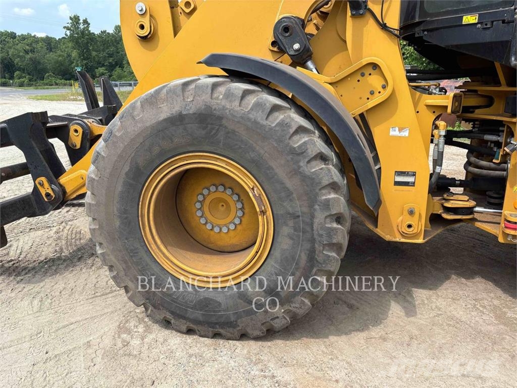 CAT 926M Iekrāvēji uz riteņiem