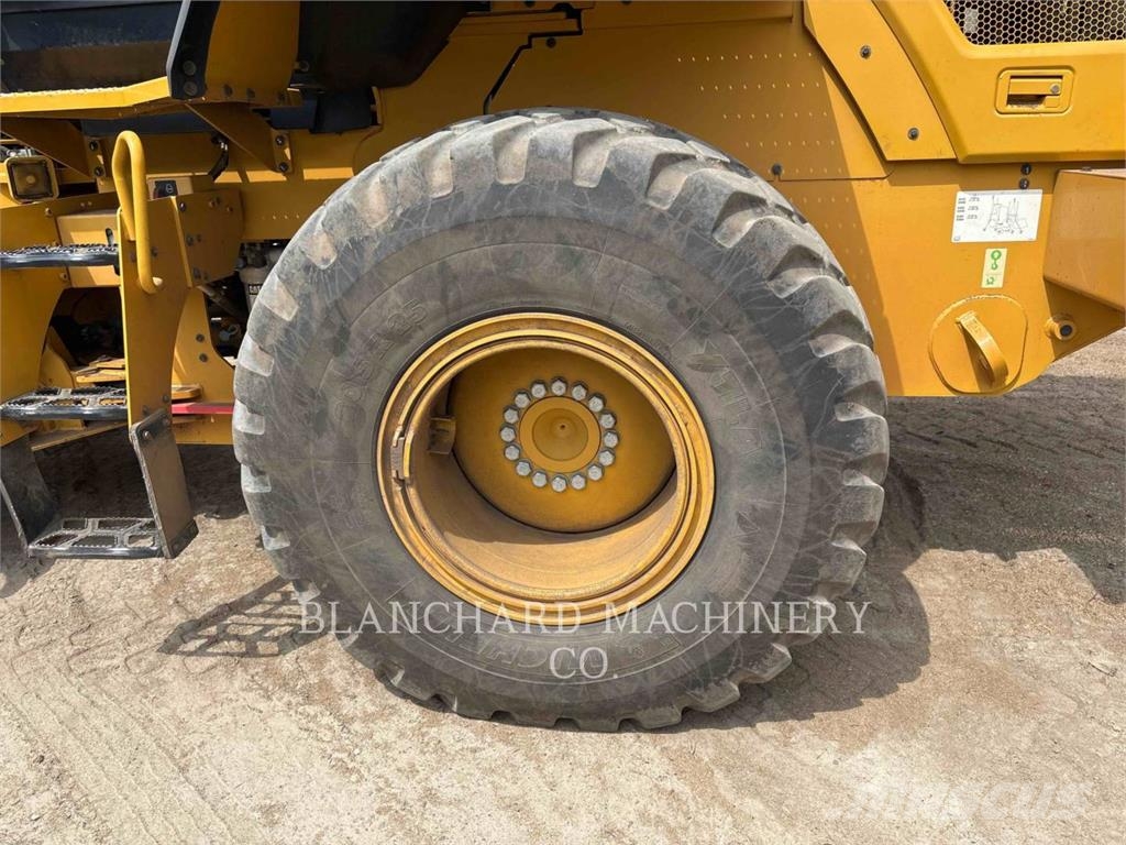 CAT 926M Iekrāvēji uz riteņiem
