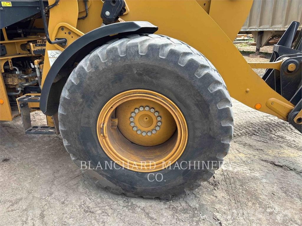 CAT 926M Iekrāvēji uz riteņiem