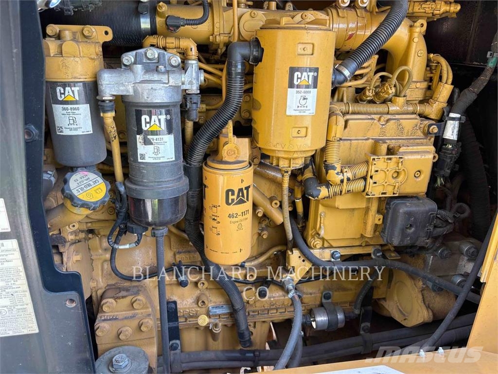 CAT 926M Iekrāvēji uz riteņiem