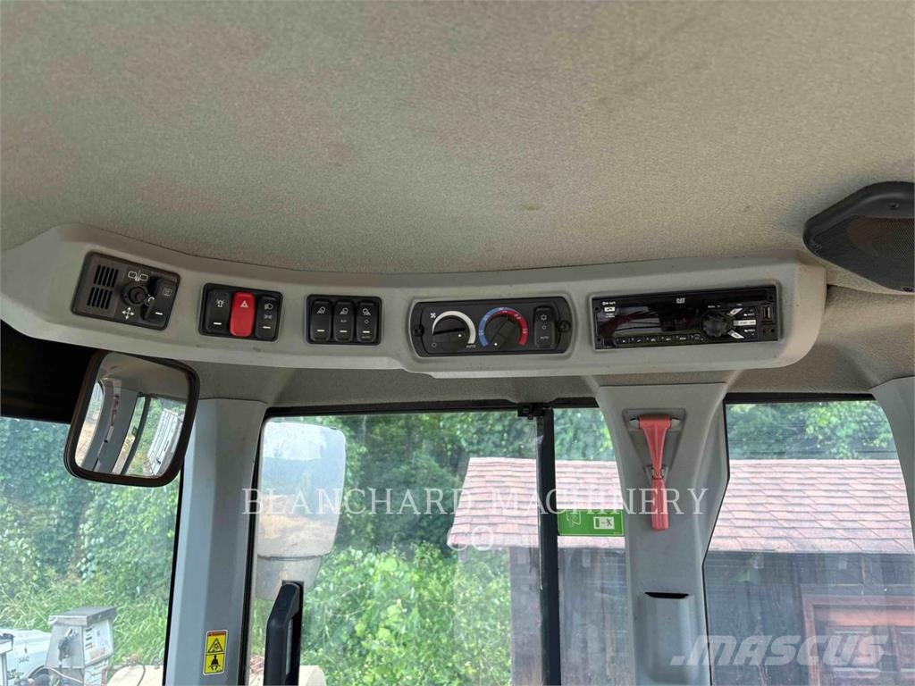 CAT 926M Iekrāvēji uz riteņiem