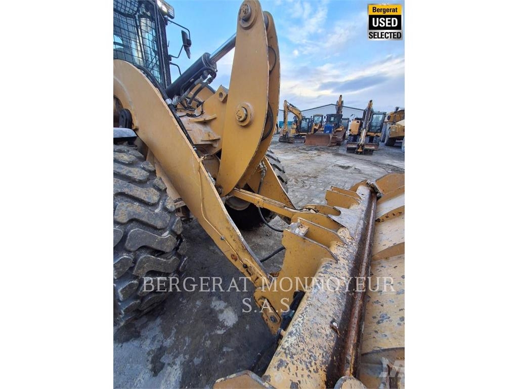 CAT 926M Chargeuse sur pneus