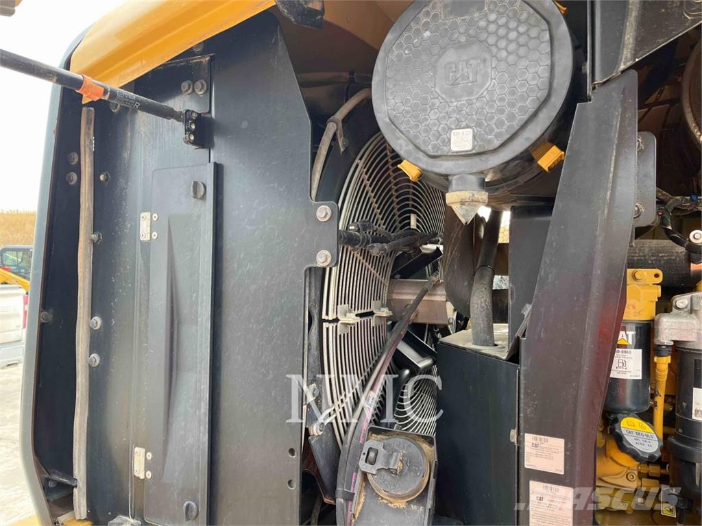 CAT 926M Rataslaadurid