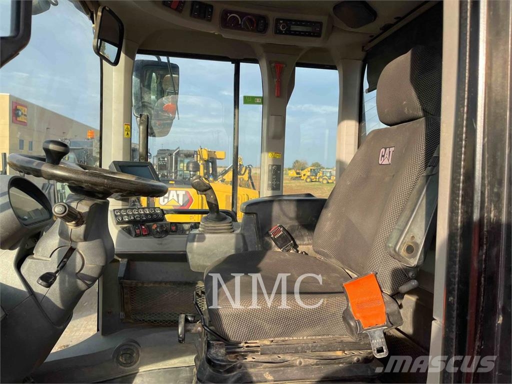 CAT 926M Rataslaadurid