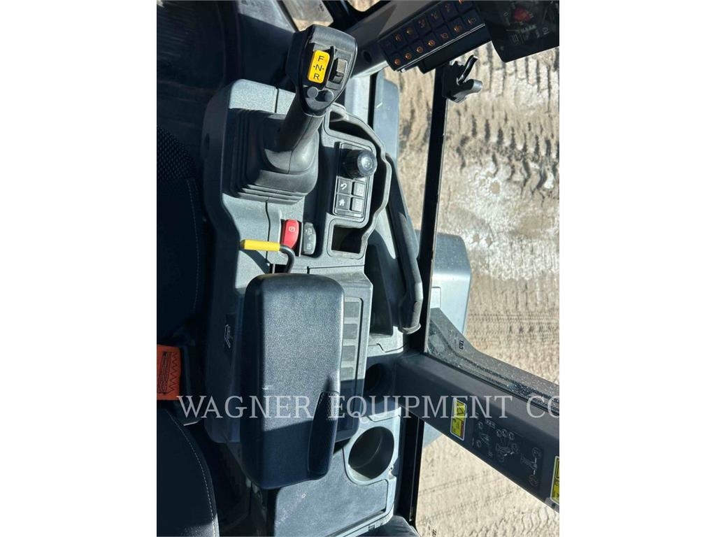 CAT 930 لوادر بعجل