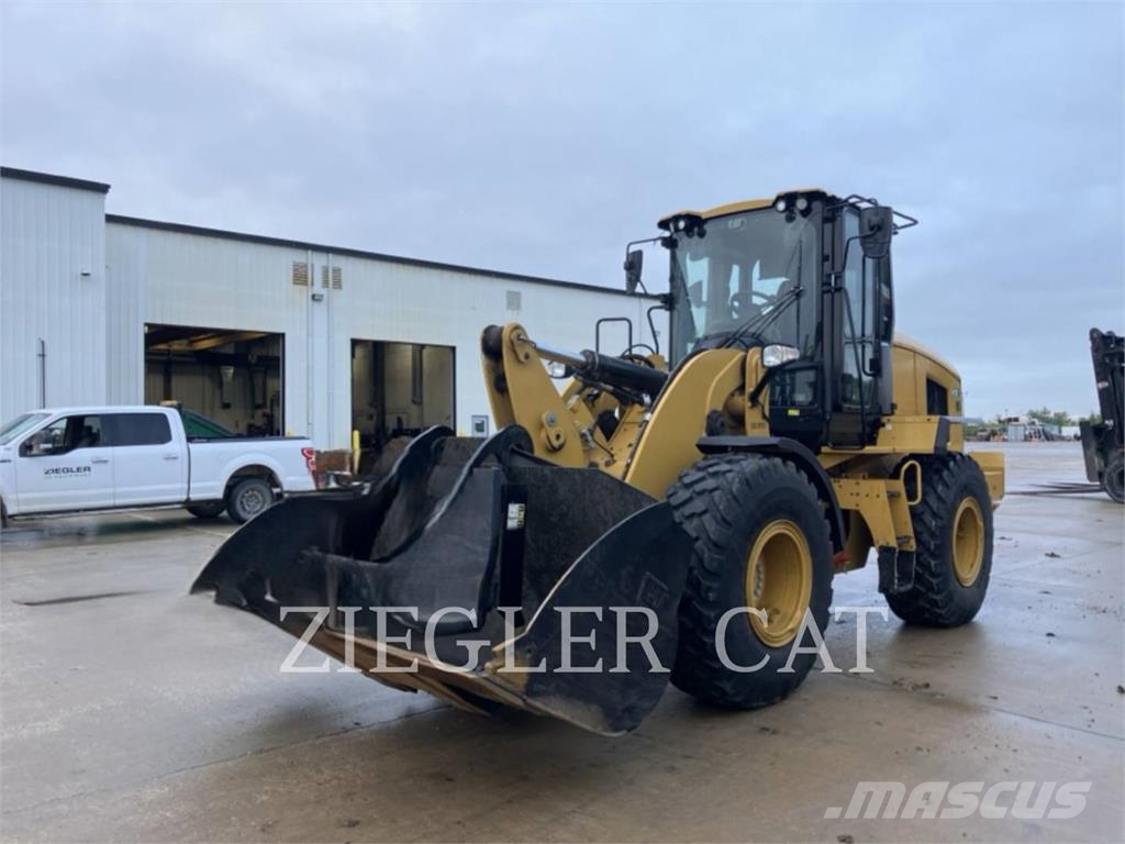 CAT 930 Kolesni nakladalci