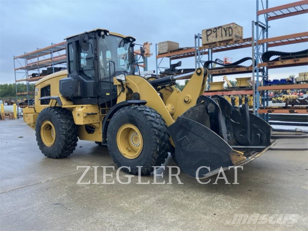 CAT 930 Kolesni nakladalci