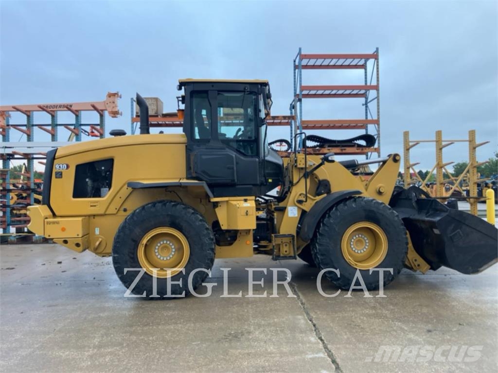 CAT 930 Kolesni nakladalci