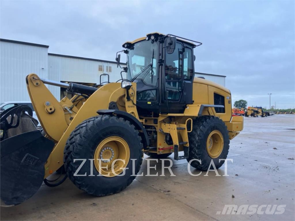 CAT 930 Kolesni nakladalci