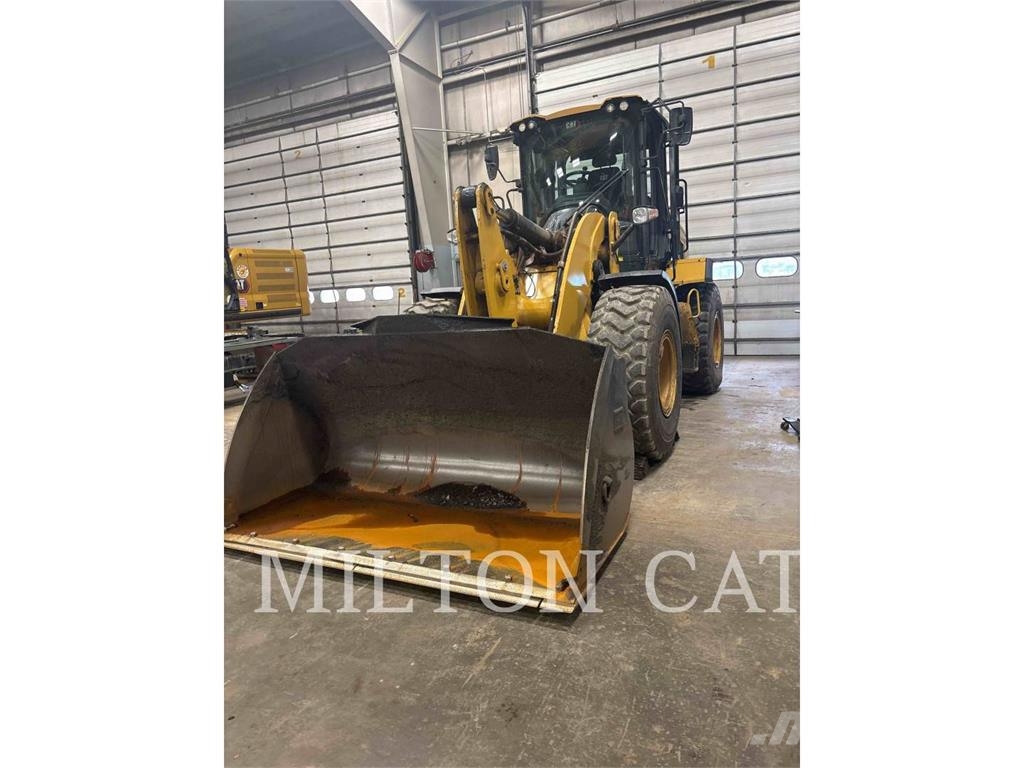 CAT 930 Iekrāvēji uz riteņiem