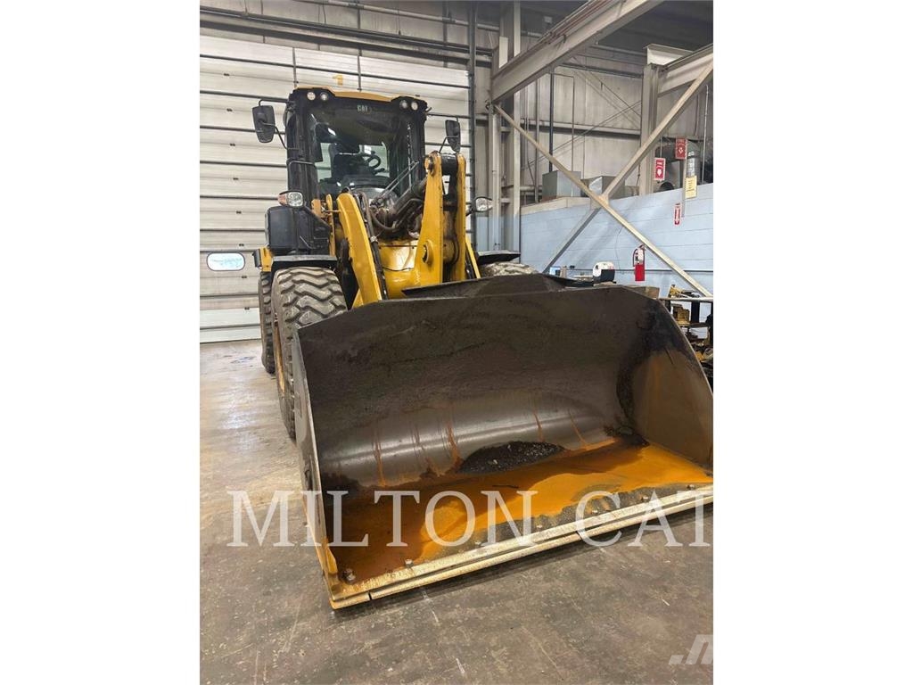 CAT 930 Iekrāvēji uz riteņiem