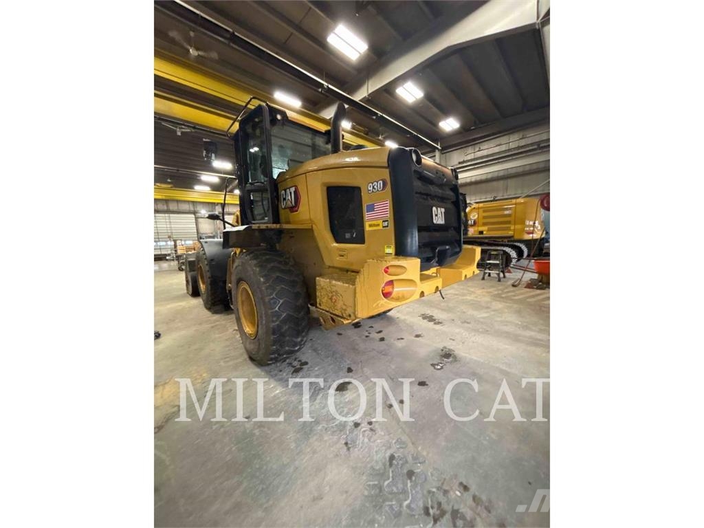 CAT 930 Iekrāvēji uz riteņiem