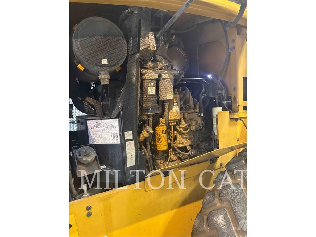 CAT 930 Iekrāvēji uz riteņiem