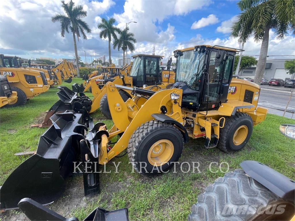 CAT 930-14 لوادر بعجل