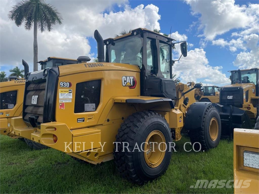 CAT 930-14 لوادر بعجل