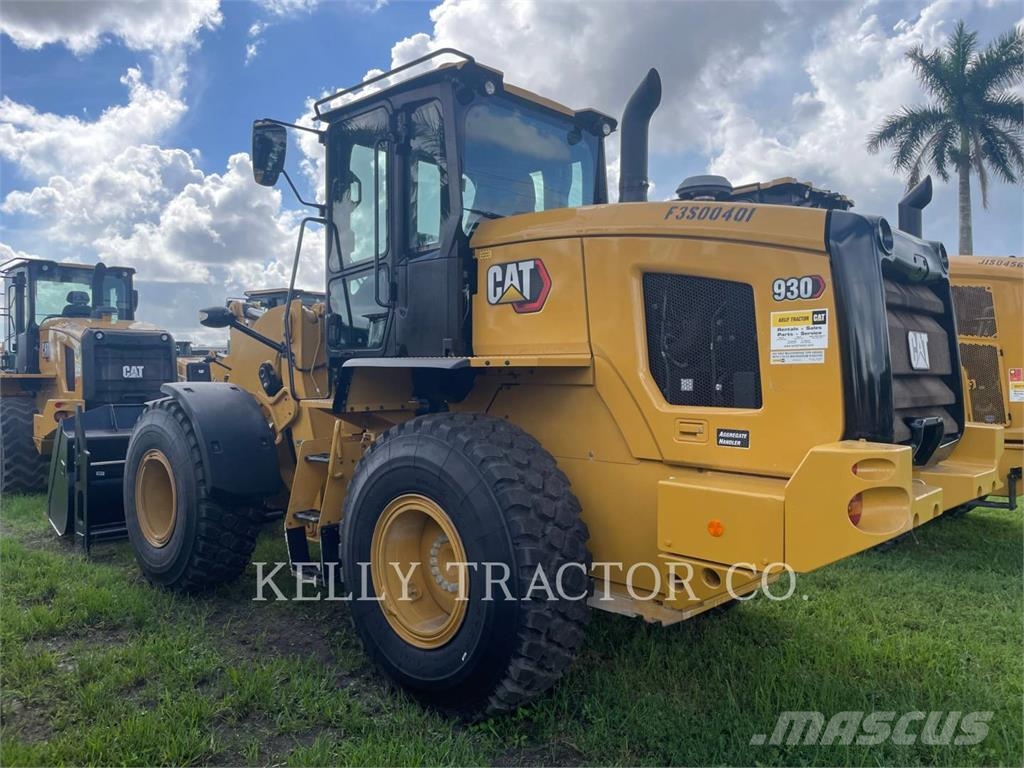 CAT 930-14 لوادر بعجل