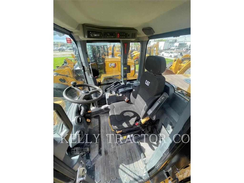 CAT 930-14 Gumikerekes homlokrakodók