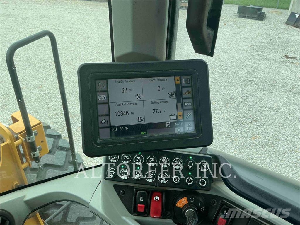 CAT 930M Gumikerekes homlokrakodók