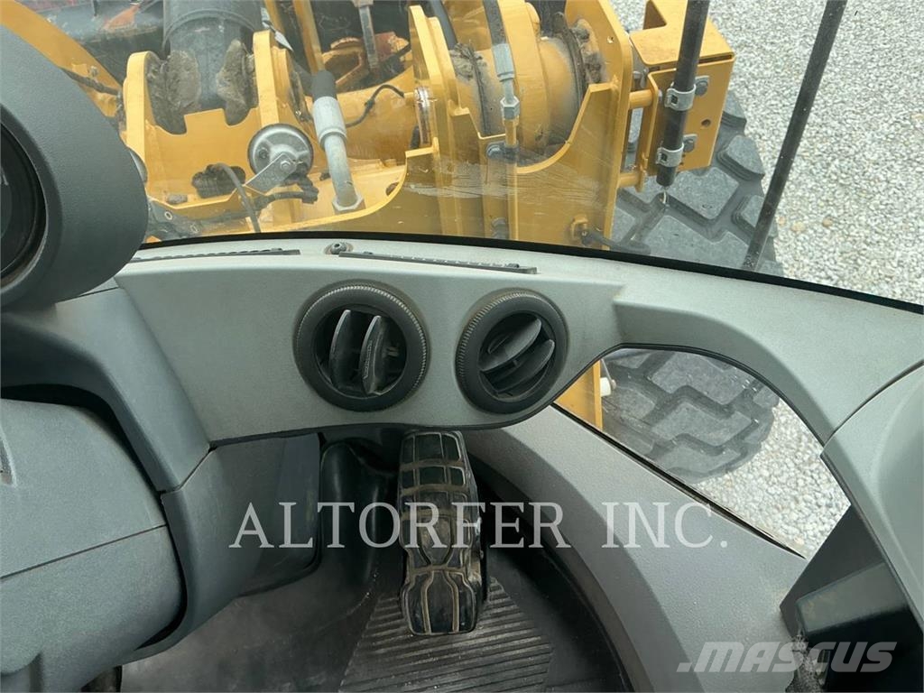 CAT 930M Rataslaadurid