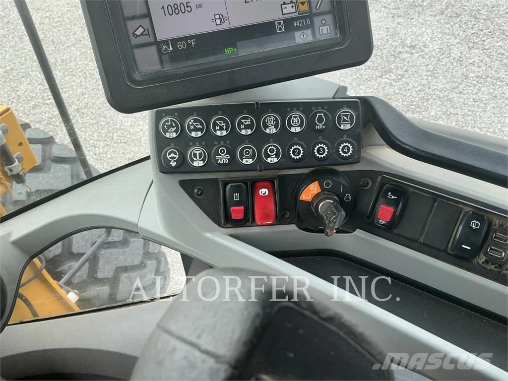 CAT 930M Rataslaadurid