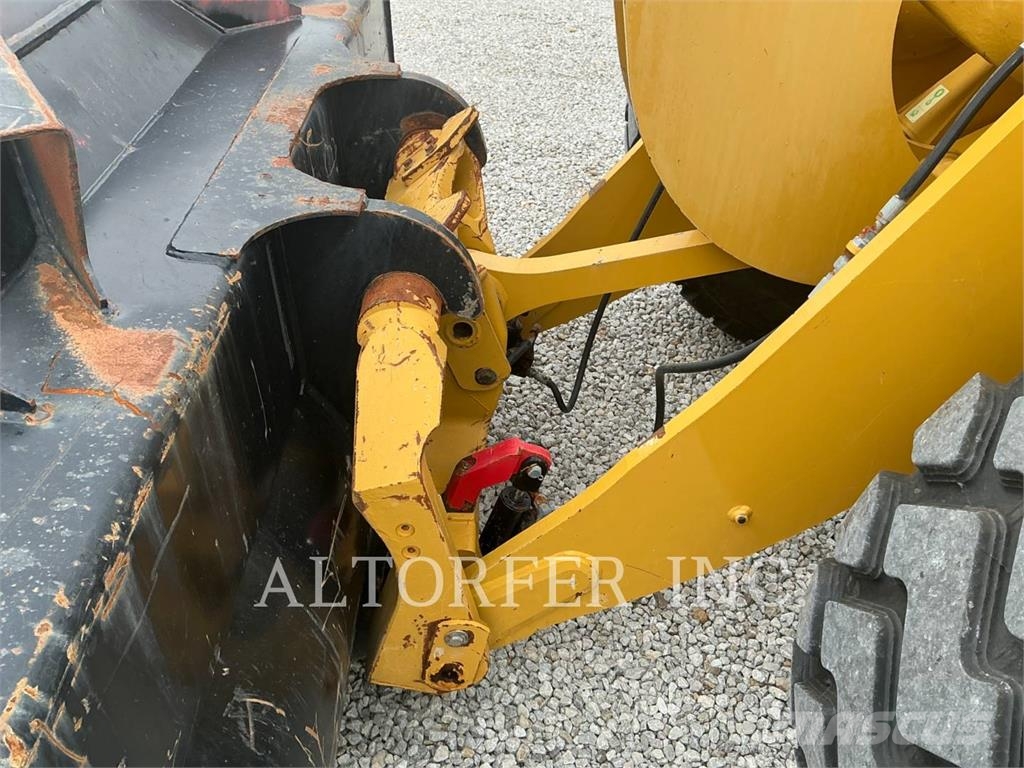 CAT 930M Rataslaadurid