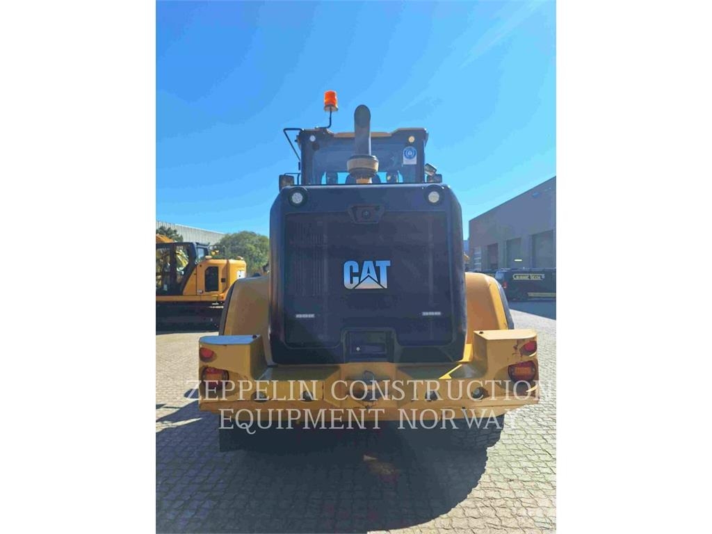CAT 930M Колесни товарачи